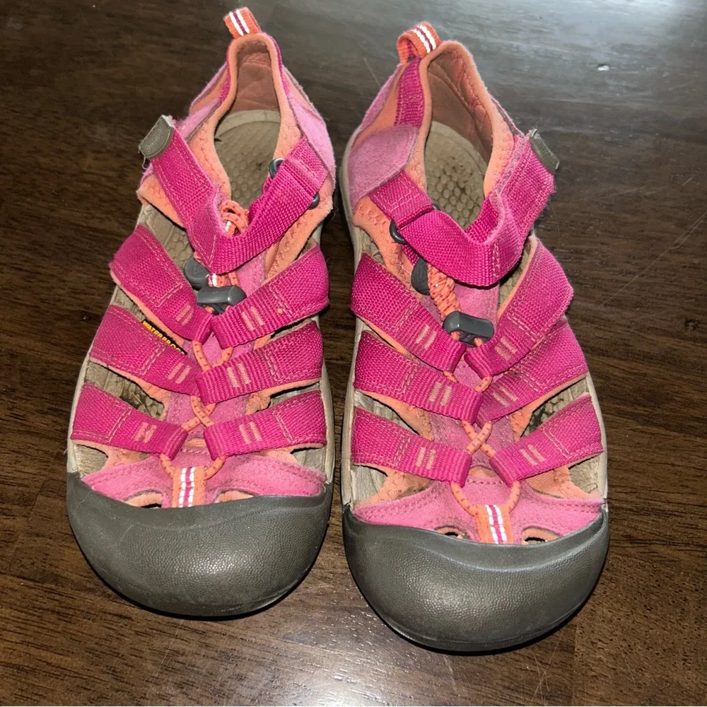 Big kids Newport H2 PINK KEEN sandals Sz 5